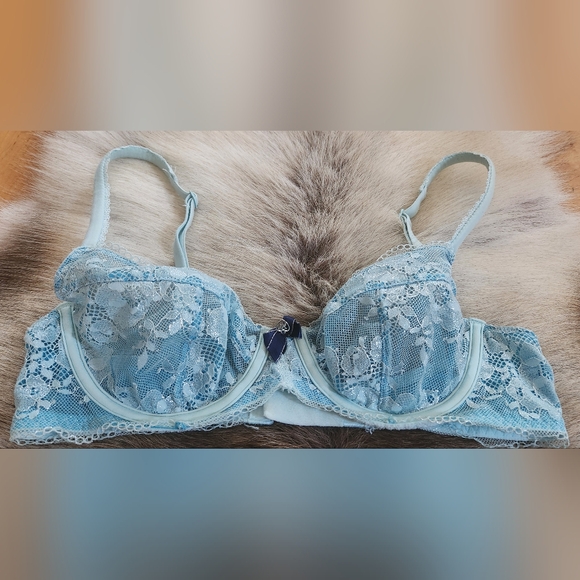 Victoria's Secret lace bra in baby blue metallic in size 34B - Picture 1 of 8